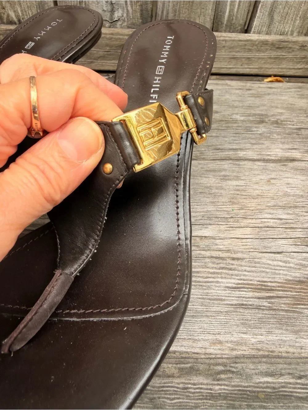 Tommy Hilfiger Dark Brown Leather Thong Kitten Heel Sandals Gold Buckle 7 1/2
